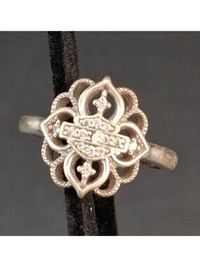Vintage Sterling Silver Ring With Unique Floral Design & Sparkling Accents
